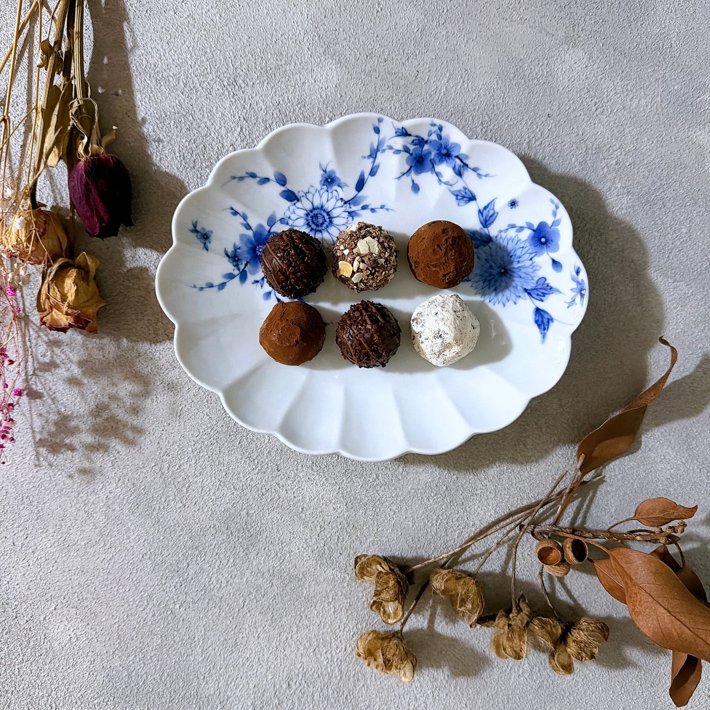 九谷焼　楕円皿　染付　花舞　菊　陶磁器　渡辺秀代【予約商品】