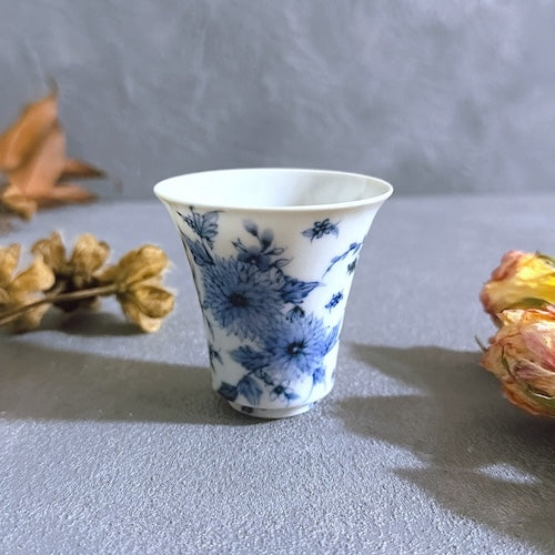 九谷焼　酒器　ぐい呑　お猪口　茶杯　染付　花舞　牡丹　菊　陶磁器 【予約商品】