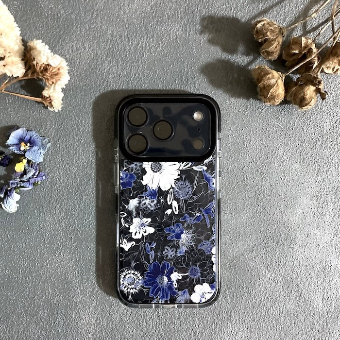 iPhoneケース 花柄クリアスマホケース ネイビー｜トラッドで落ち着きのあるデザイン 耐衝撃 Flowery Dance Navy | Kohii クッションカバー